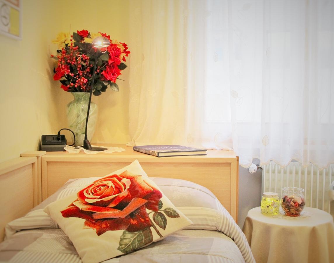 Bed & Breakfast Delle Rose Конеляно Екстериор снимка